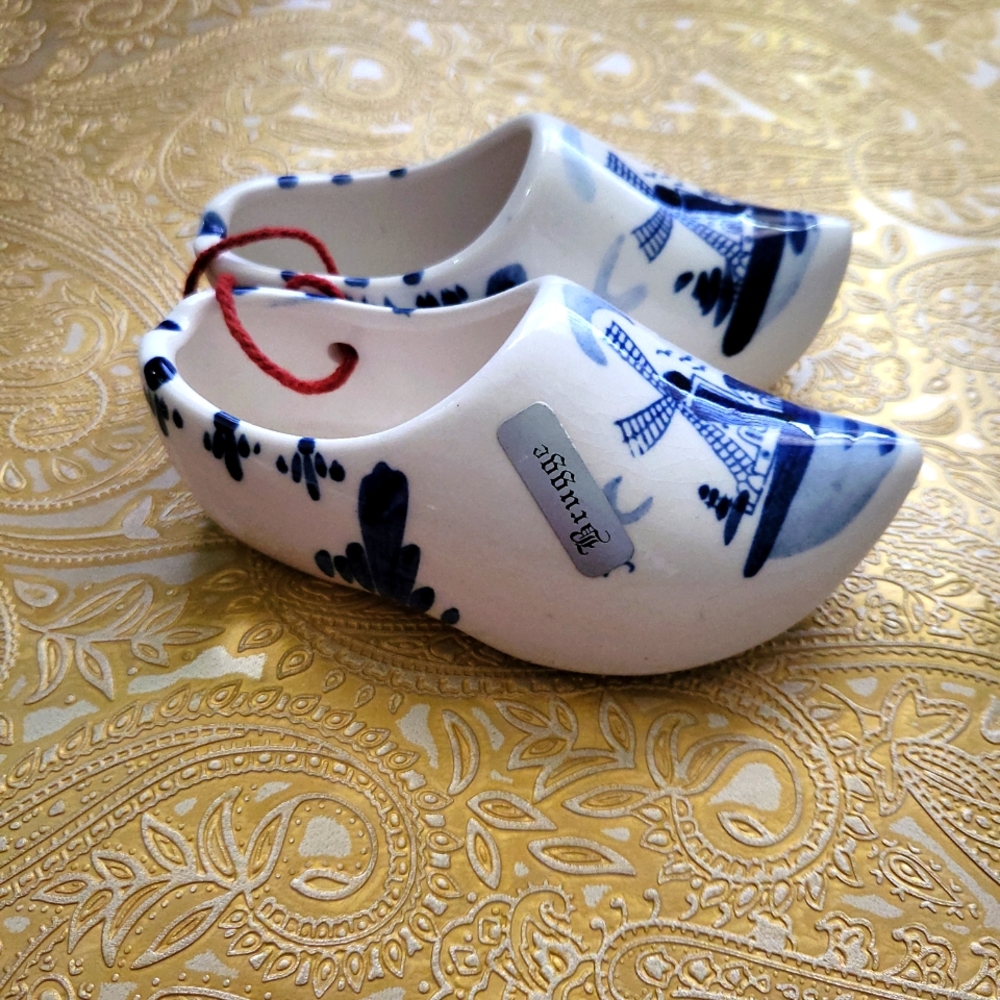 Genuine Vintage DELFT BLUE Hand Painted Windmill on Dutch Shoe